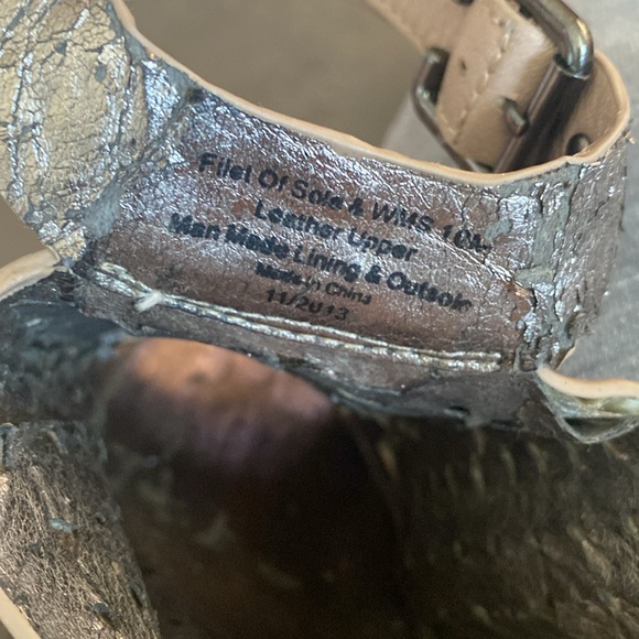 RARE Kenneth Cole wedged sandals with geometric pattern cutouts. Leather. - Picture 5 of 17